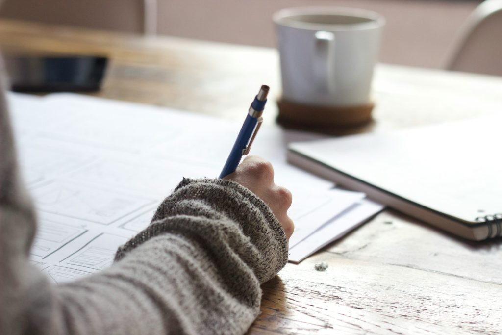 Rédaction de notes à la main